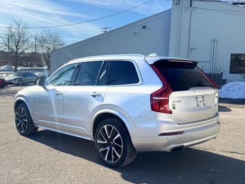 2021 Volvo XC90 T6 Momentum