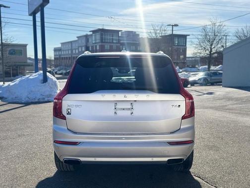 2021 Volvo XC90 T6 Momentum