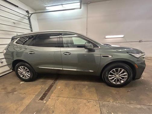 2022 Buick Enclave Essence