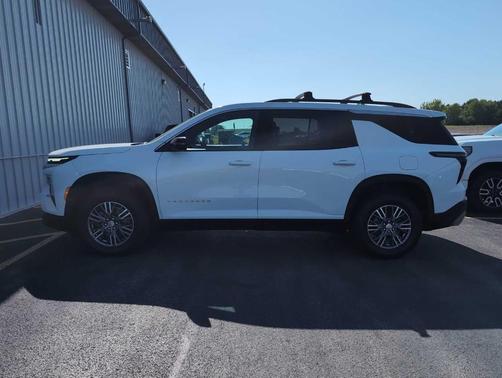 Summit White 2025 Chevrolet Traverse LT