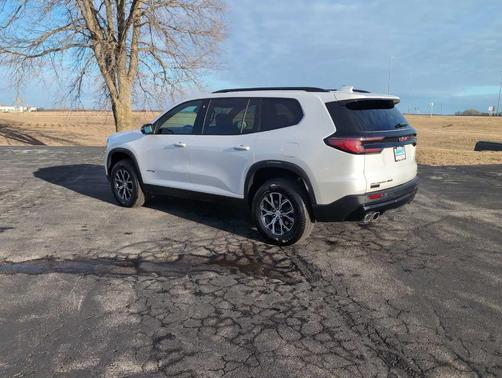 2024 GMC Acadia AT4