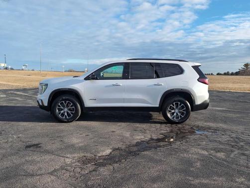 2024 GMC Acadia AT4