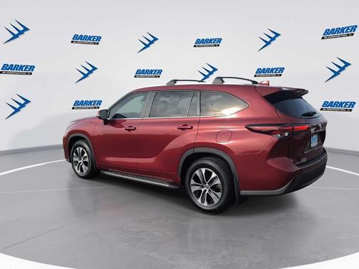 Ruby Flare Pearl 2024 Toyota Highlander XLE