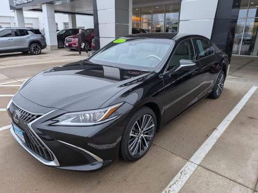 2022 Lexus ES 300h 