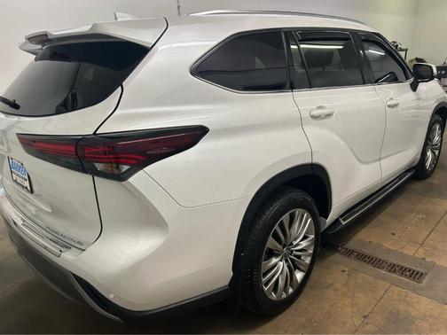 2024 Toyota Highlander Platinum