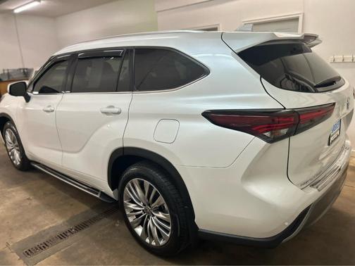 2024 Toyota Highlander Platinum