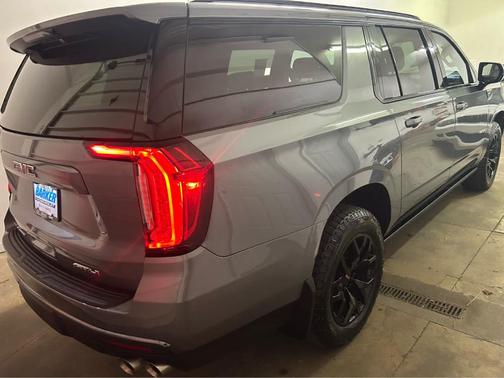 2022 GMC Yukon XL AT4