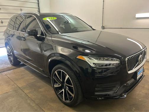 2022 Volvo XC90 T6 Momentum 7 Passenger