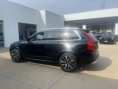 2022 Volvo XC90 T6 Momentum 7 Passenger