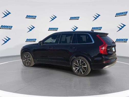 2022 Volvo XC90 T6 Momentum 7 Passenger