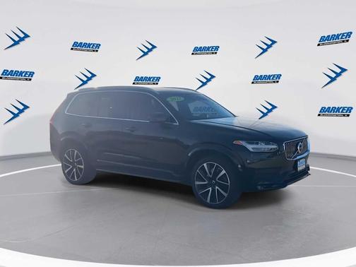 2022 Volvo XC90 T6 Momentum 7 Passenger