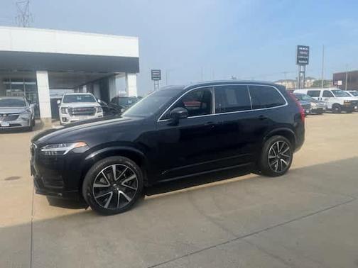 2022 Volvo XC90 T6 Momentum 7 Passenger