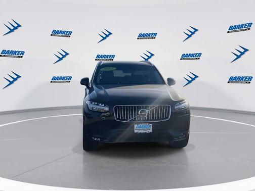 2022 Volvo XC90 T6 Momentum 7 Passenger