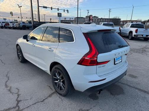 2020 Volvo XC60 T5 Momentum