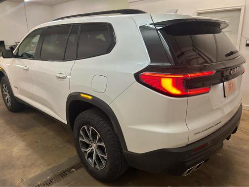 2024 GMC Acadia AT4