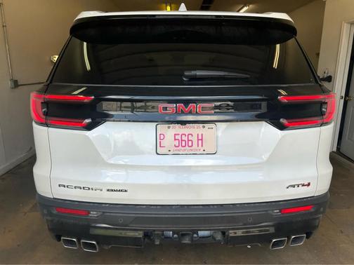 2024 GMC Acadia AT4