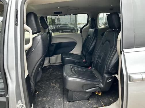 2021 Chrysler Pacifica Touring-L