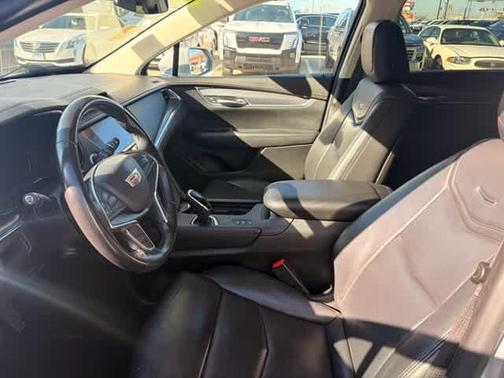 Radiant Silver Metallic 2018 Cadillac XT5 Luxury