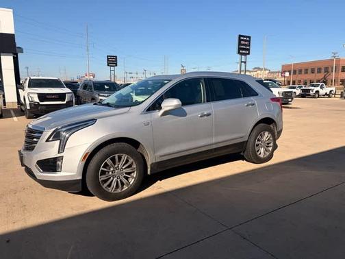 Radiant Silver Metallic 2018 Cadillac XT5 Luxury