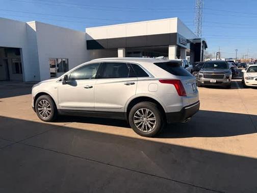 Radiant Silver Metallic 2018 Cadillac XT5 Luxury