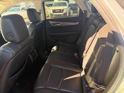 Radiant Silver Metallic 2018 Cadillac XT5 Luxury