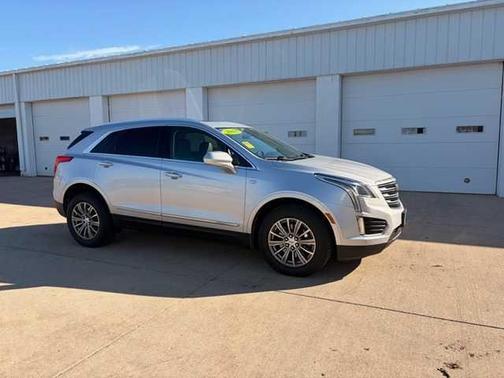 Radiant Silver Metallic 2018 Cadillac XT5 Luxury