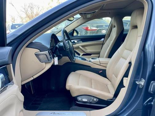 2015 Porsche Panamera 4