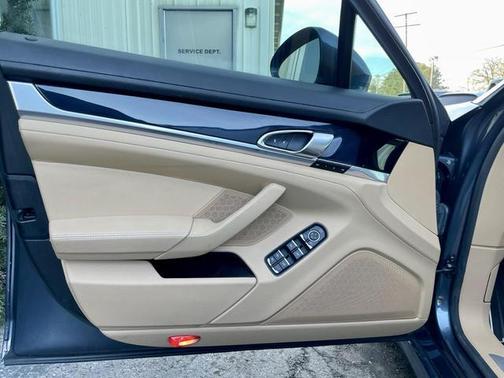 2015 Porsche Panamera 4