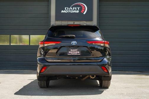 Black 2023 Toyota Highlander Hybrid LE