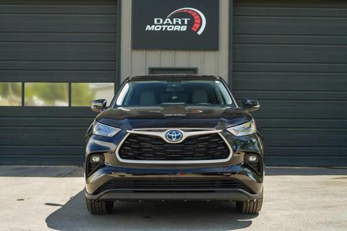 Black 2023 Toyota Highlander Hybrid LE