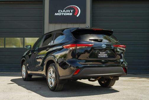 Black 2023 Toyota Highlander Hybrid LE