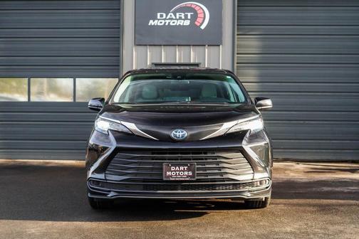 2022 Toyota Sienna LE