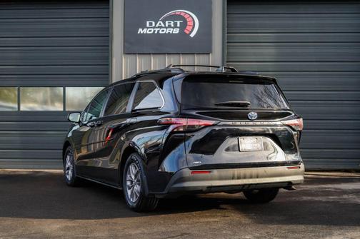 2022 Toyota Sienna LE