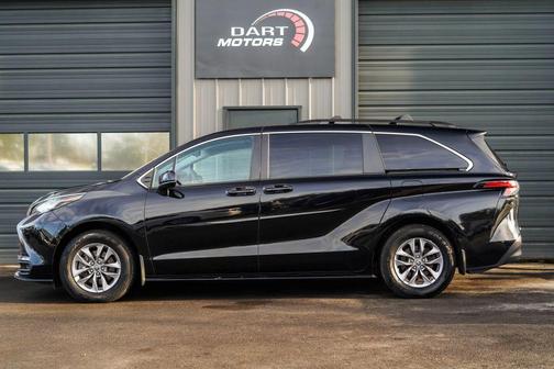 2022 Toyota Sienna LE