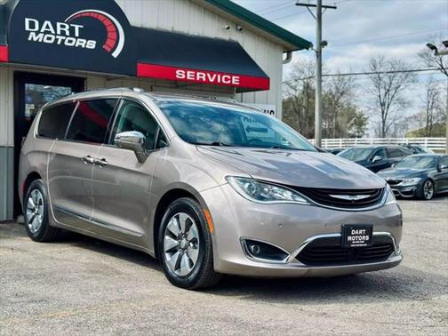 2017 Chrysler Pacifica Hybrid Platinum