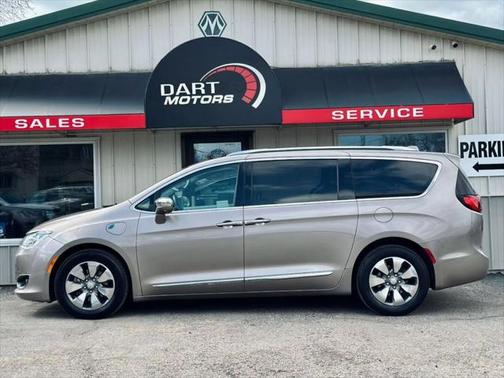 2017 Chrysler Pacifica Hybrid Platinum