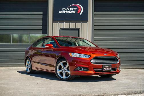 Red 2014 Ford Fusion SE