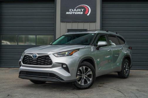 Celestial Silver Metallic 2023 Toyota Highlander Hybrid XLE
