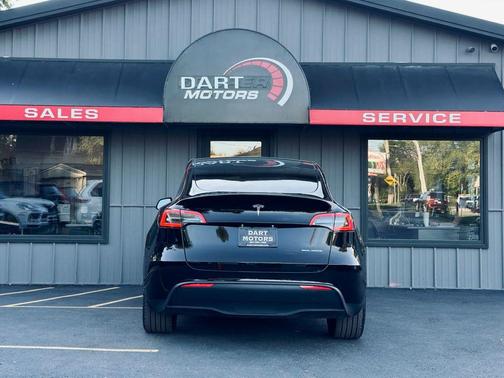 2024 Tesla Model Y Long Range Sport Utility 4D