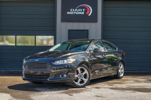 Black 2015 Ford Fusion SE