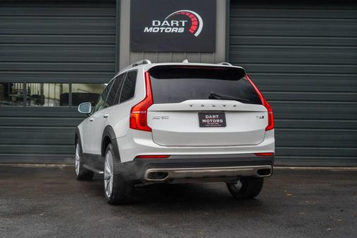 2016 Volvo XC90 T6 Momentum