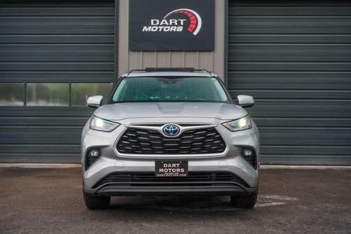 Celestial Silver Metallic 2021 Toyota Highlander Hybrid XLE