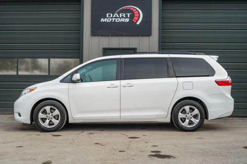 2016 Toyota Sienna LE