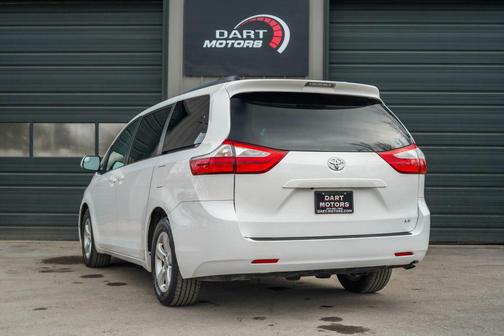 2016 Toyota Sienna LE