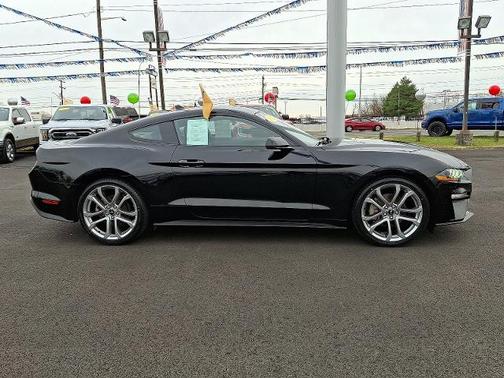 2022 Ford Mustang ECOBOOST PREMIUM