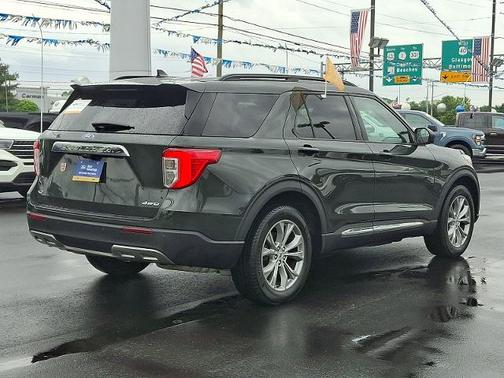 FORGED GREEN METALLIC 2022 Ford Explorer XLT