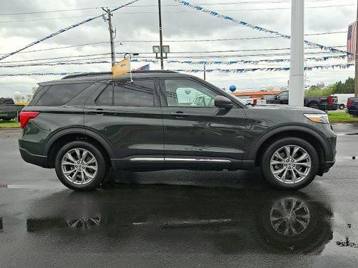 FORGED GREEN METALLIC 2022 Ford Explorer XLT