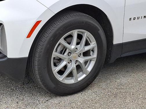 Summit White 2023 Chevrolet Equinox LT W/1LT