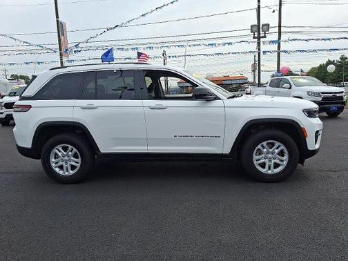 2023 Jeep Grand Cherokee LAREDO