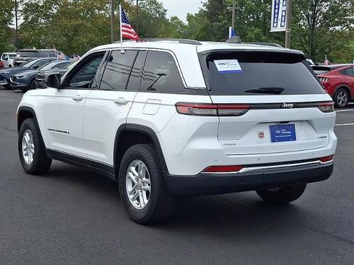 2023 Jeep Grand Cherokee LAREDO